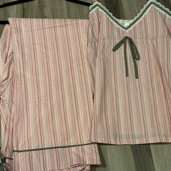 Cute pajama set - Picture 2 of 2